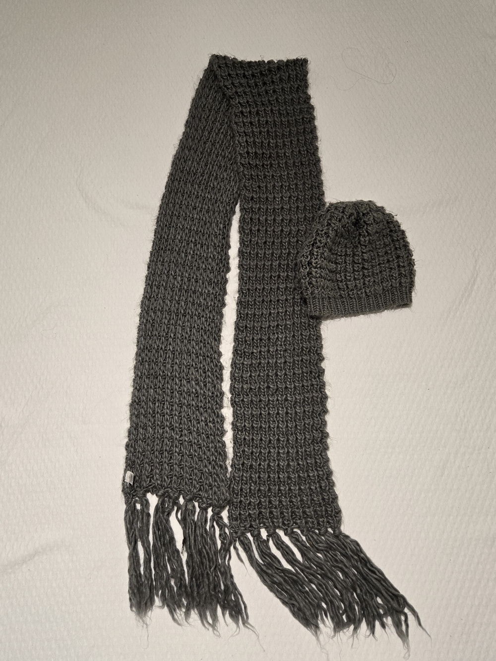 Preloved Covington Charcoal Gray Chunky Knit Scarf and Beanie Set